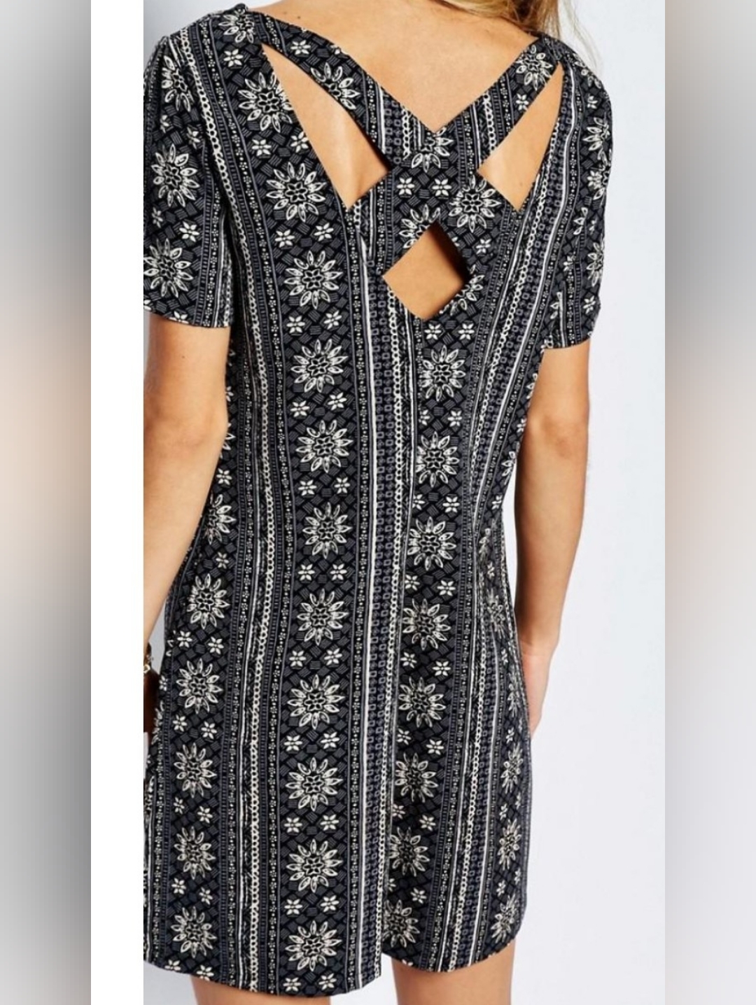 Hollister Mini Dress Floral Geometric Print & Cutout Twist Back, Size Medium